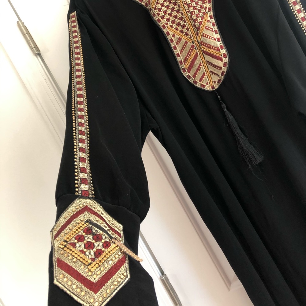Black Abaya With Beautiful Designs View 2